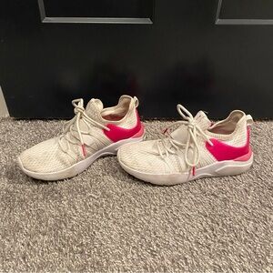 Fabletics tennis shoes